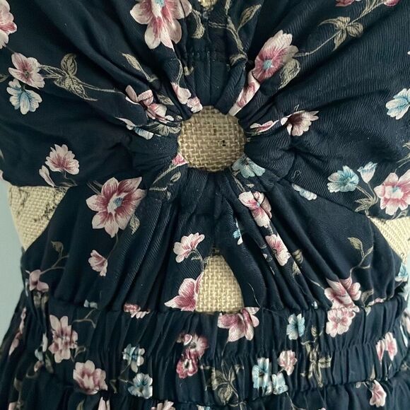 EUC American Eagle Outfitters Floral Cut Out Mini Dress - Size XS - Picture 11 of 12